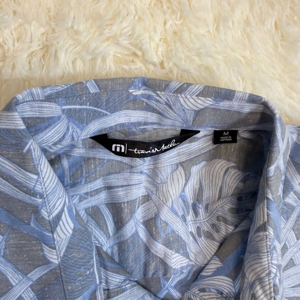 NWOT Travis Mathew Button Down Mens Medium Tropical Palm Leaf Stretch Vacation - Picture 2 of 5